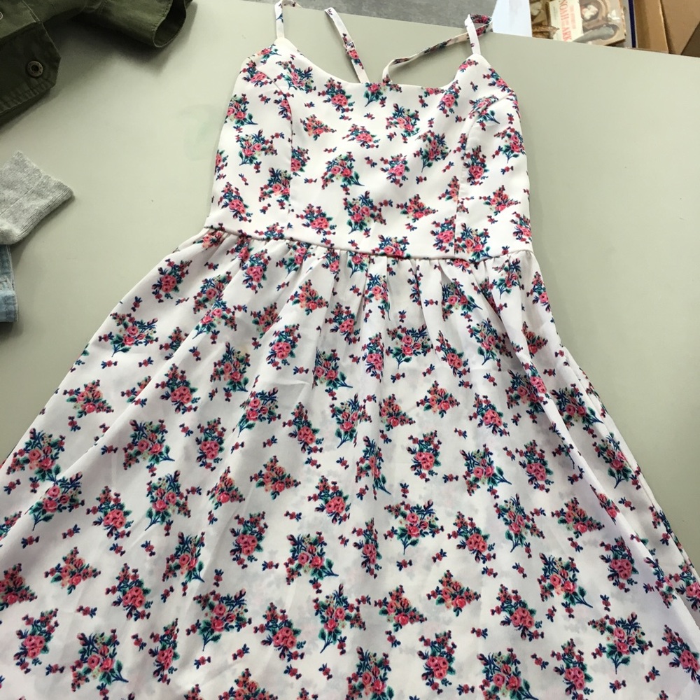 Super pretty white dress with floral design